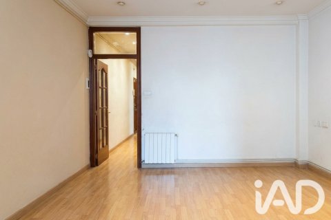 Продажа квартиры в Барселона, Испания 3 спальни, 70м2 №195825 - фото 12