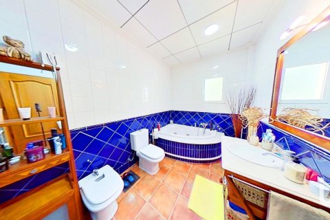 Сasa en venta en Elche, Alicante, España 7 dormitorios, 5500 m2 No. 154042 - foto 4