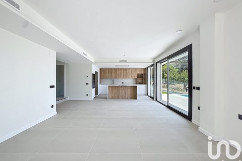 Продажа дома в Тейя, Барселона, Испания 4 спальни, 250м2 №154037 - фото 9