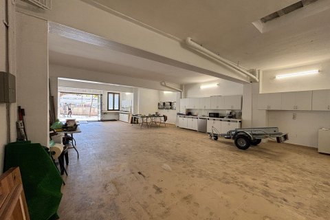 Commercial property à Mataro, Barcelona, Espagne 120 m2 No. 186357
