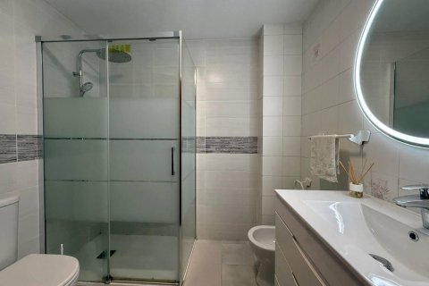Lägenhet till salu i Torrevieja, Alicante, Spanien 2 sovrum, 74 kvm. Nr. 183025 - foto 12
