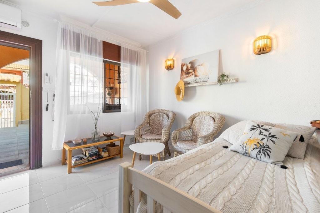 Bungalow w Torrevieja, Alicante, Hiszpania 1 sypialnia, 33 mkw. nr 183026