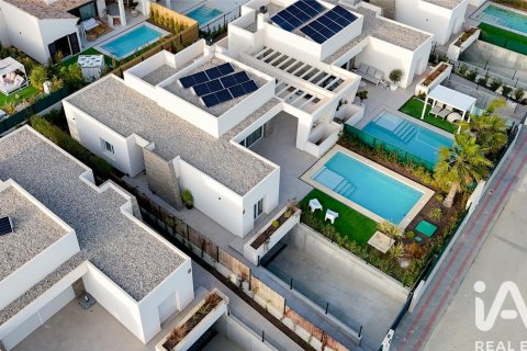 Casa a Algorfa, Alicante, Spagna 4 camere da letto, 362 mq. N° 172973