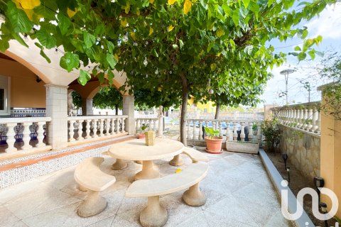 Dom w El Vendrell, Tarragona, Hiszpania 6 sypialni, 466 mkw. nr 153094 – zdjęcie 14