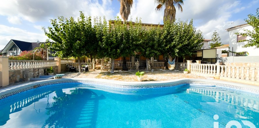 Dom w El Vendrell, Tarragona, Hiszpania 6 sypialni, 466 mkw. nr 153094