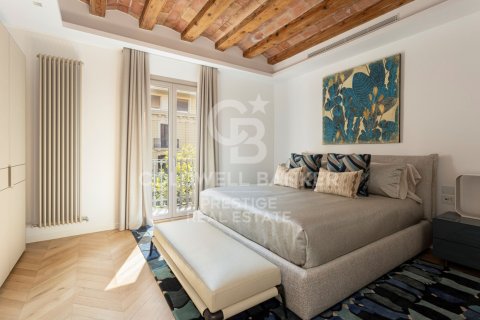 Lägenhet till salu i Barcelona, Spanien 3 sovrum, 183 kvm. Nr. 158098 - foto 16