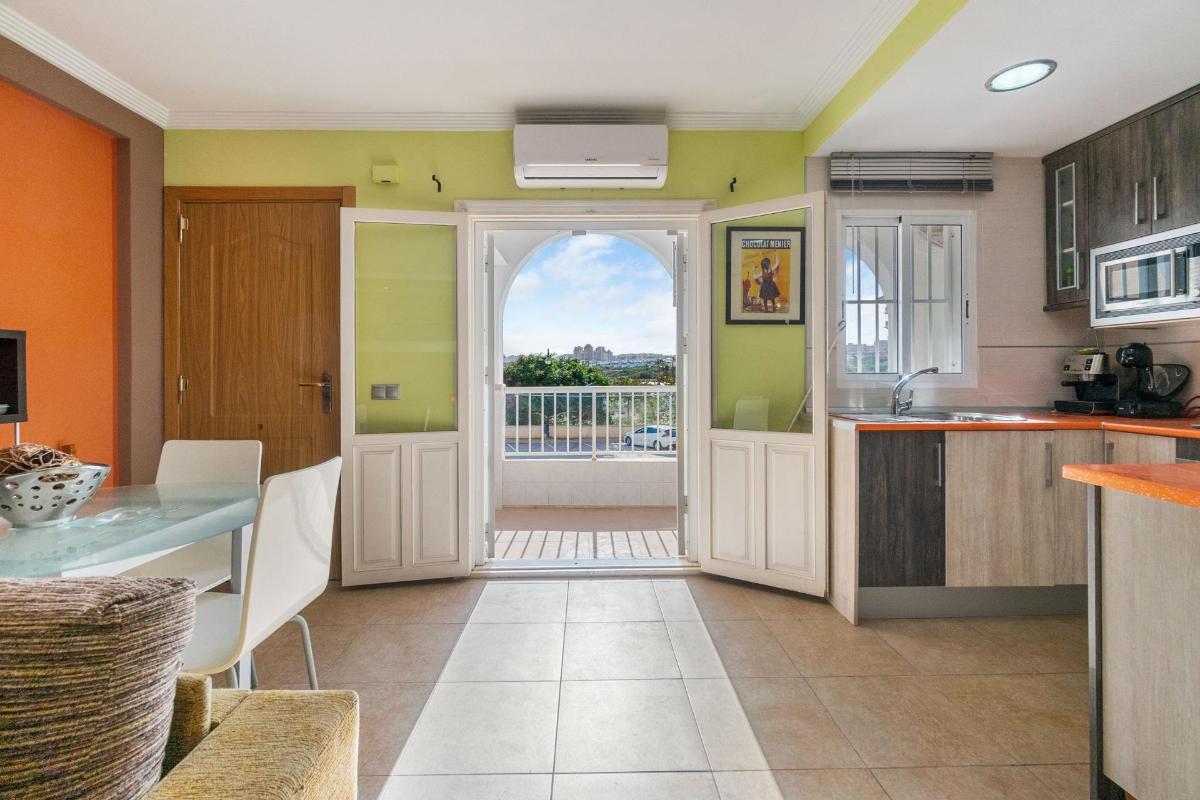 Apartment à Torrevieja, Alicante, Espagne 2 chambres, 64 m2 No. 149178