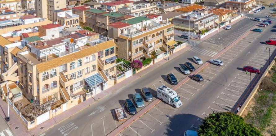 Apartment in Torrevieja, Alicante, Spain 2 bedrooms, 64 sq.m. No. 149178