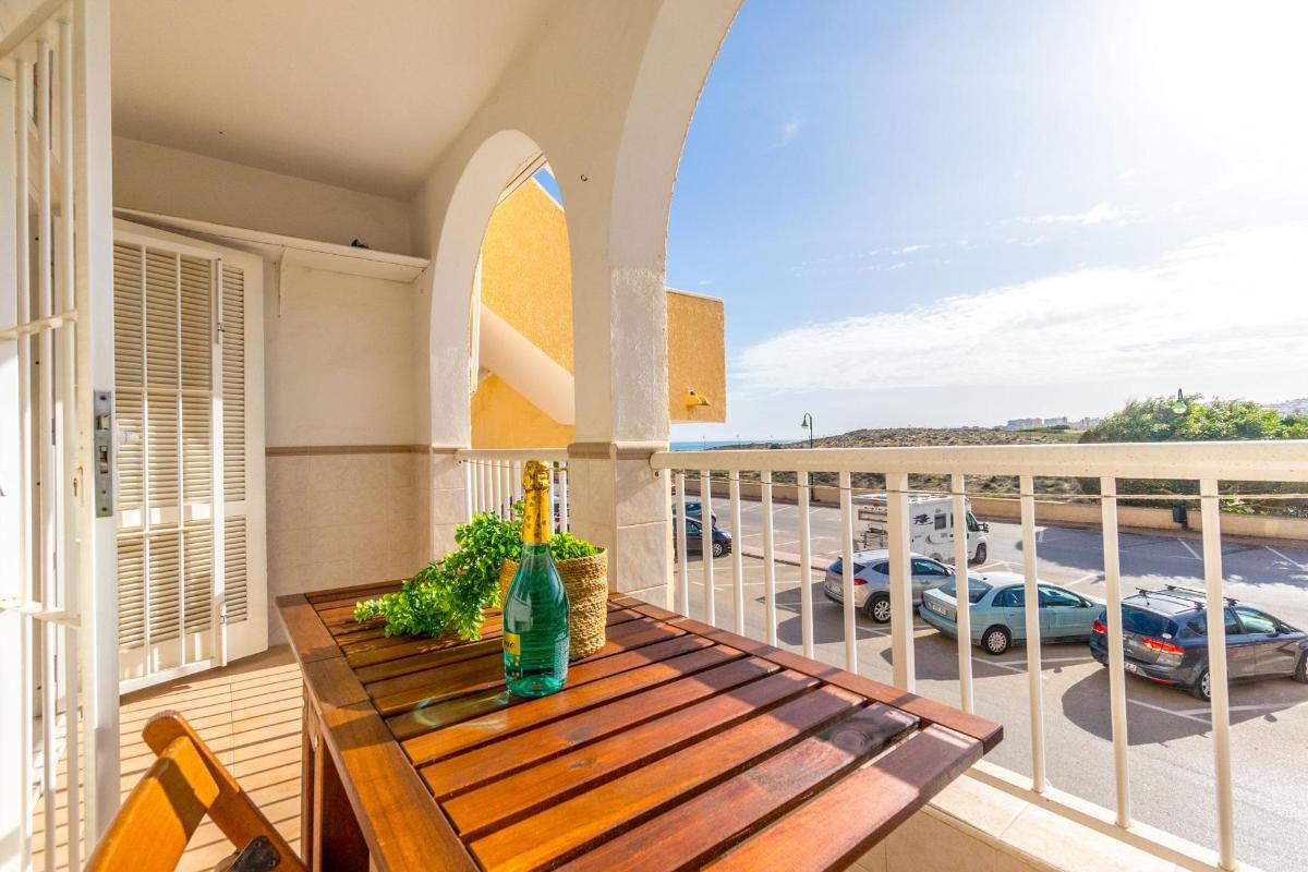 Apartment à Torrevieja, Alicante, Espagne 2 chambres, 64 m2 No. 149178