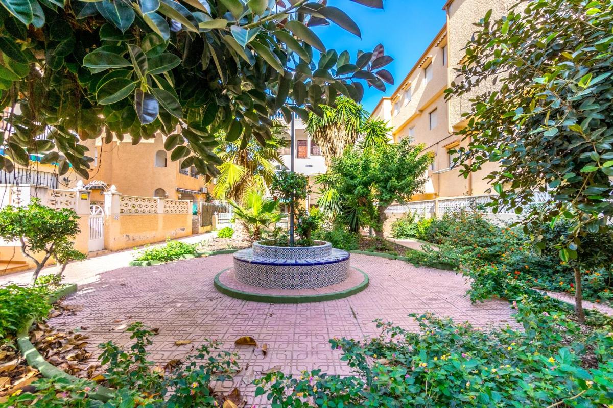 Apartment à Torrevieja, Alicante, Espagne 2 chambres, 64 m2 No. 149178