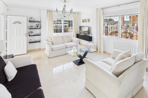 Продажа виллы в Пинар де Камповерде, Аликанте, Испания 3 спальни, 135м2 №142487 - фото 2