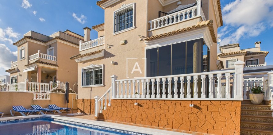 Вилла в Пинар де Камповерде, Аликанте, Испания 3 спальни, 135м2 №142487
