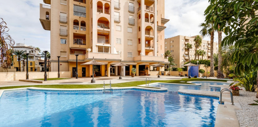 Apartment in Torrevieja, Alicante, Spain 2 bedrooms, 64 sq.m. No. 145415