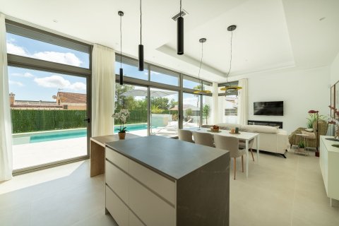 House for sale in Alicante, Spain 3 bedrooms, 213 sq.m. No. 95571 - photo 12