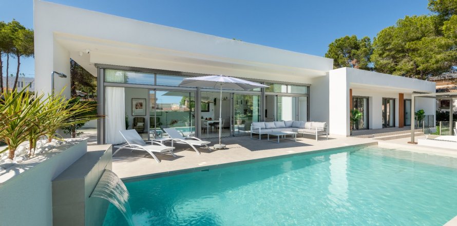 House in Alicante, Spain 3 bedrooms, 213 sq.m. No. 95571