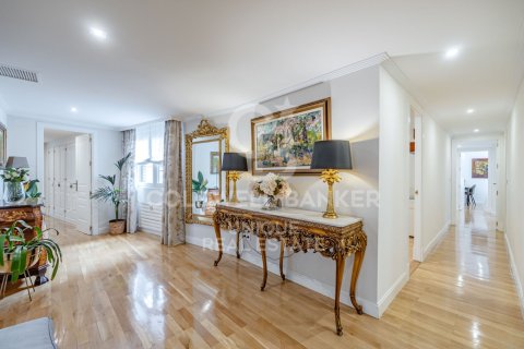 Apartment à vendre à Madrid, Espagne, 4 chambres, 270 m2 No. 157019 - photo 3