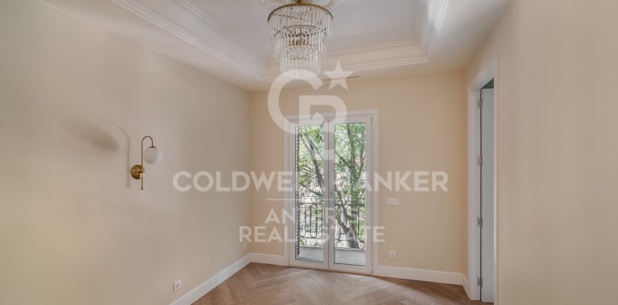 Wohnung in Barcelona, Spanien 3 Schlafzimmer,  Nr. 157020