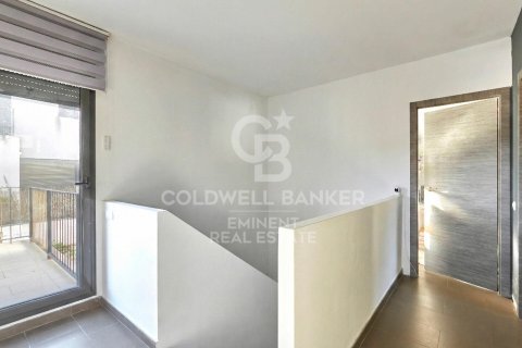 Продажа дуплекса в Валлирана, Барселона, Испания 4 спальни, 107м2 №157015 - фото 16