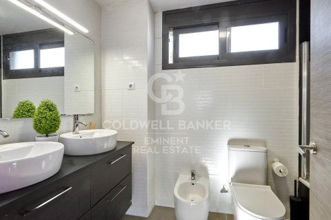 Продажа дуплекса в Валлирана, Барселона, Испания 4 спальни, 107м2 №157015 - фото 24