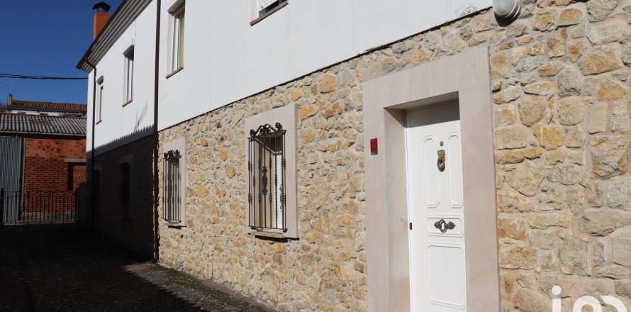House in Leon, Spain 7 bedrooms, 422 sq.m. No. 185950