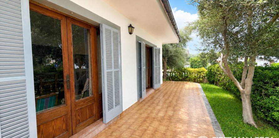 Villa in Platja De Muro, Mallorca, Spanien 4 Schlafzimmer, 303 m2 Nr. 196135