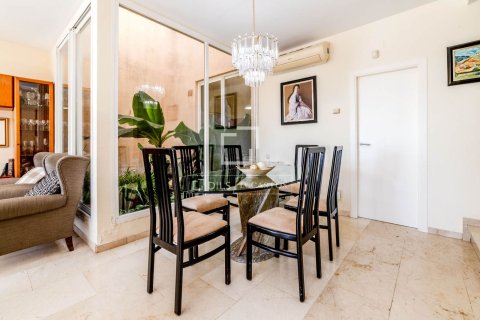 Huvila myytävänä Sitges, Barcelona, Espanja, 5 makuuhuonetta, 177 m2 No. 161356 - kuva 9