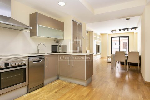 Lägenhet till salu i Barcelona, Spanien 3 sovrum, 83 kvm. Nr. 161354 - foto 9