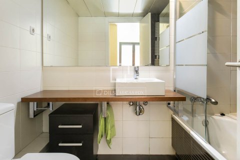 Lägenhet till salu i Barcelona, Spanien 3 sovrum, 83 kvm. Nr. 161354 - foto 16