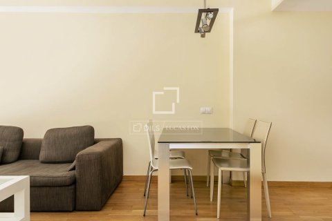 Lägenhet till salu i Barcelona, Spanien 3 sovrum, 83 kvm. Nr. 161354 - foto 11