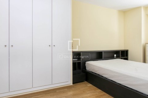 Lägenhet till salu i Barcelona, Spanien 3 sovrum, 83 kvm. Nr. 161354 - foto 12