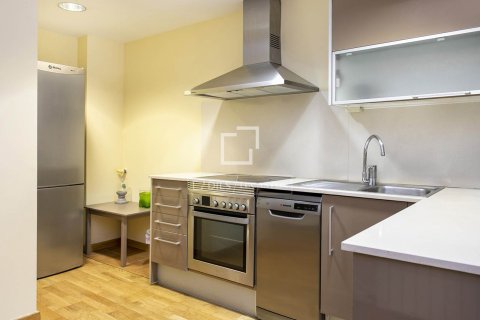 Lägenhet till salu i Barcelona, Spanien 3 sovrum, 83 kvm. Nr. 161354 - foto 7