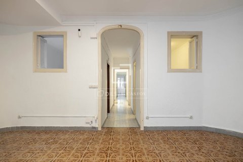 Lägenhet till salu i Barcelona, Spanien 5 sovrum, 124 kvm. Nr. 161352 - foto 13