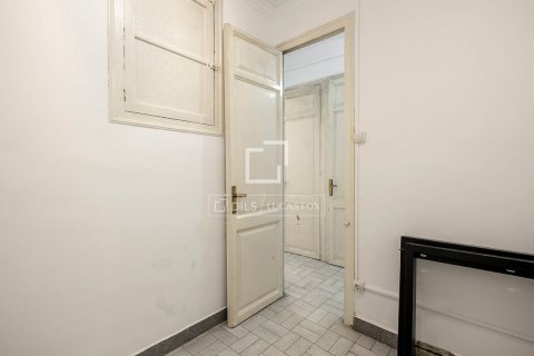 Lägenhet till salu i Barcelona, Spanien 5 sovrum, 124 kvm. Nr. 161352 - foto 20