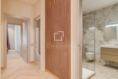 Huoneisto myytävänä Barcelona, Espanja, 3 makuuhuonetta, 149 m2 No. 161355 - kuva 19