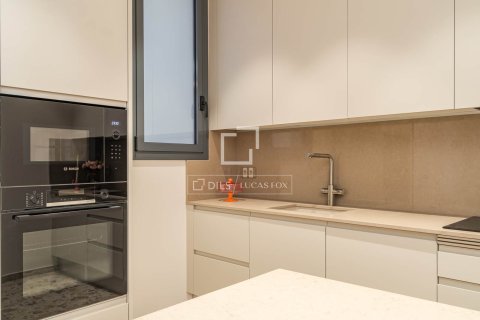 Huoneisto myytävänä Barcelona, Espanja, 3 makuuhuonetta, 149 m2 No. 161355 - kuva 13