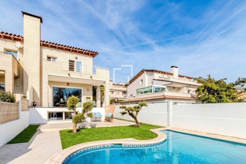 Villa for sale in Sitges, Barcelona, Spain 4 bedrooms, 207 sq.m. No. 161353 - photo 25