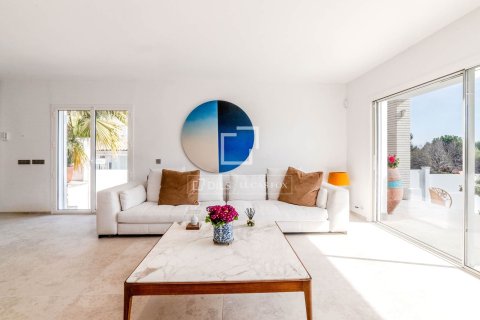 Villa for sale in Sitges, Barcelona, Spain 4 bedrooms, 207 sq.m. No. 161353 - photo 3