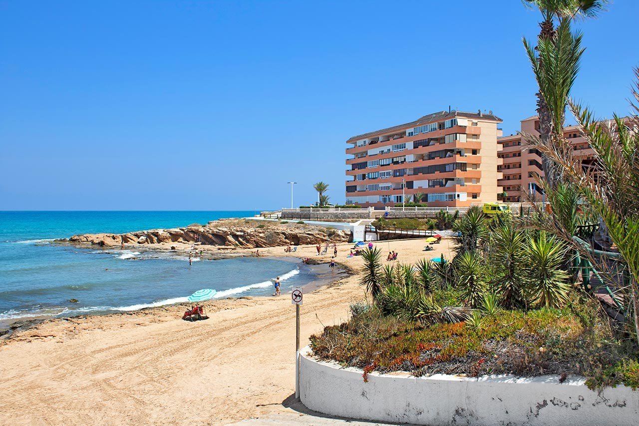 Apartment in Torrevieja, Alicante, Spain 2 bedrooms, 66 sq.m. No. 76909