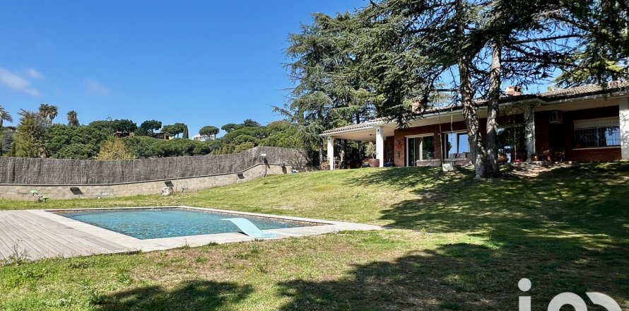 Lägenhet i Sant Andreu de Llavaneres, Barcelona, Spanien 5 sovrum, 583 kvm. Nr. 153540