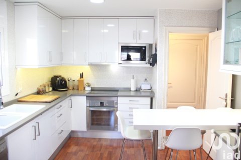 Apartament w Mataro, Barcelona, Hiszpania 4 sypialnie, 210 mkw. nr 153545 – zdjęcie 8