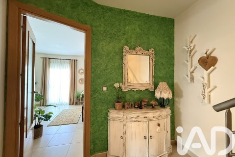 Townhouse for sale in Lepe, Huelva, Spain 4 bedrooms, 215 sq.m. No. 188457 - photo 9