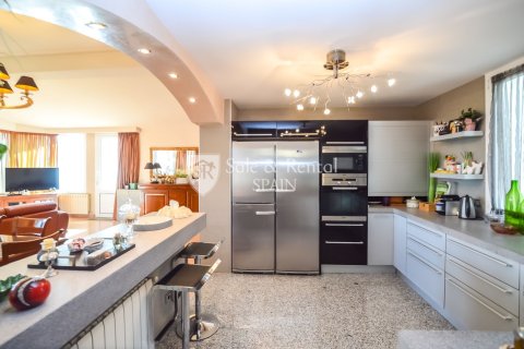 Hus till salu i Lloret de Mar, Girona, Spanien 5 sovrum, 310 kvm. Nr. 166480 - foto 15