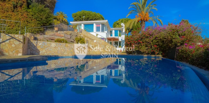 Hus i Lloret de Mar, Girona, Spanien 5 sovrum, 310 kvm. Nr. 166480