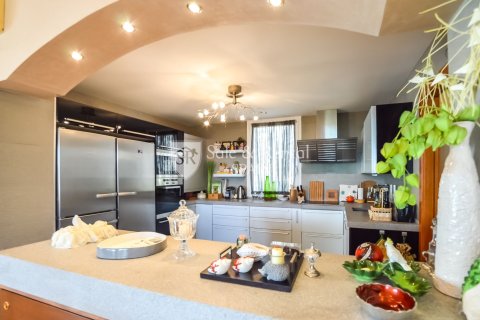 Hus till salu i Lloret de Mar, Girona, Spanien 5 sovrum, 310 kvm. Nr. 166480 - foto 12