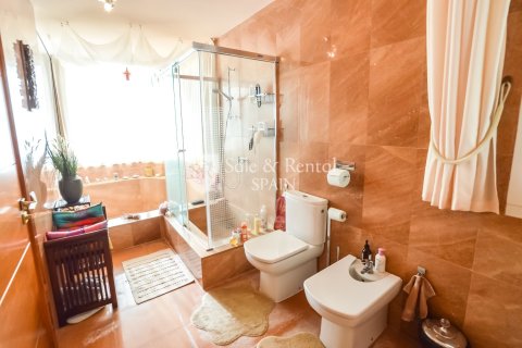 Hus till salu i Lloret de Mar, Girona, Spanien 5 sovrum, 310 kvm. Nr. 166480 - foto 25