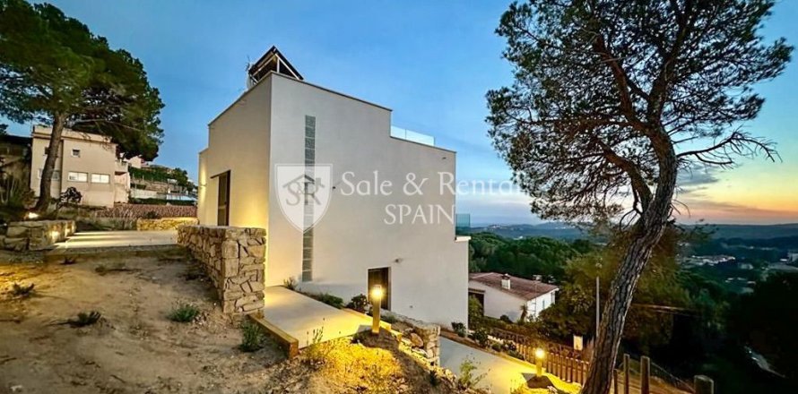 Casa a Lloret de Mar, Girona, Spagna 4 camere da letto, 263 mq. N° 166478