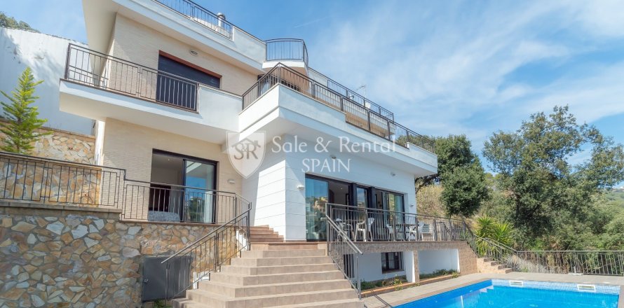 Hus i Santa Susanna, Barcelona, Spanien 5 sovrum, 516 kvm. Nr. 166479