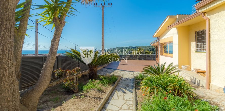 Hus i Santa Susanna, Barcelona, Spanien 4 sovrum, 269 kvm. Nr. 166474