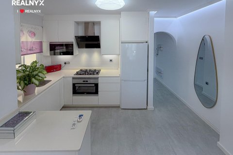 Penthouse for sale in Torrevieja, Alicante, Spain 1 bedroom, 45 sq.m. No. 194794 - photo 11