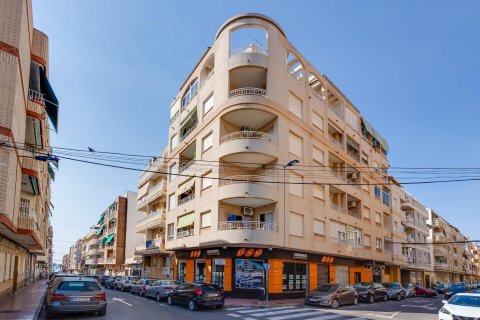 Huoneisto myytävänä Torrevieja, Alicante, Espanja, 2 makuuhuonetta, 55 m2 No. 194791 - kuva 2